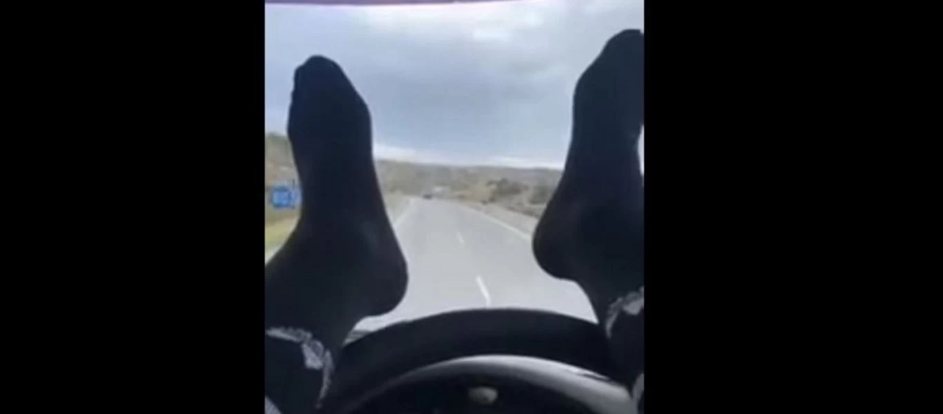 Στη φυλακή ο 44χρονος που οδηγούσε με τα πόδια! (βίντεο)